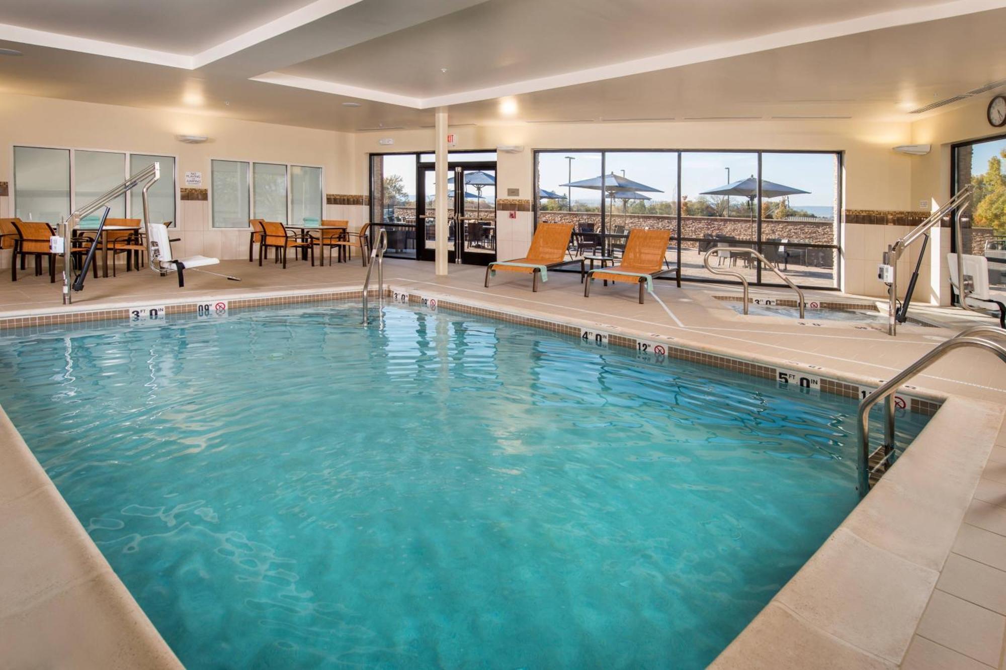Courtyard By Marriott Shippensburg Hotel Ngoại thất bức ảnh