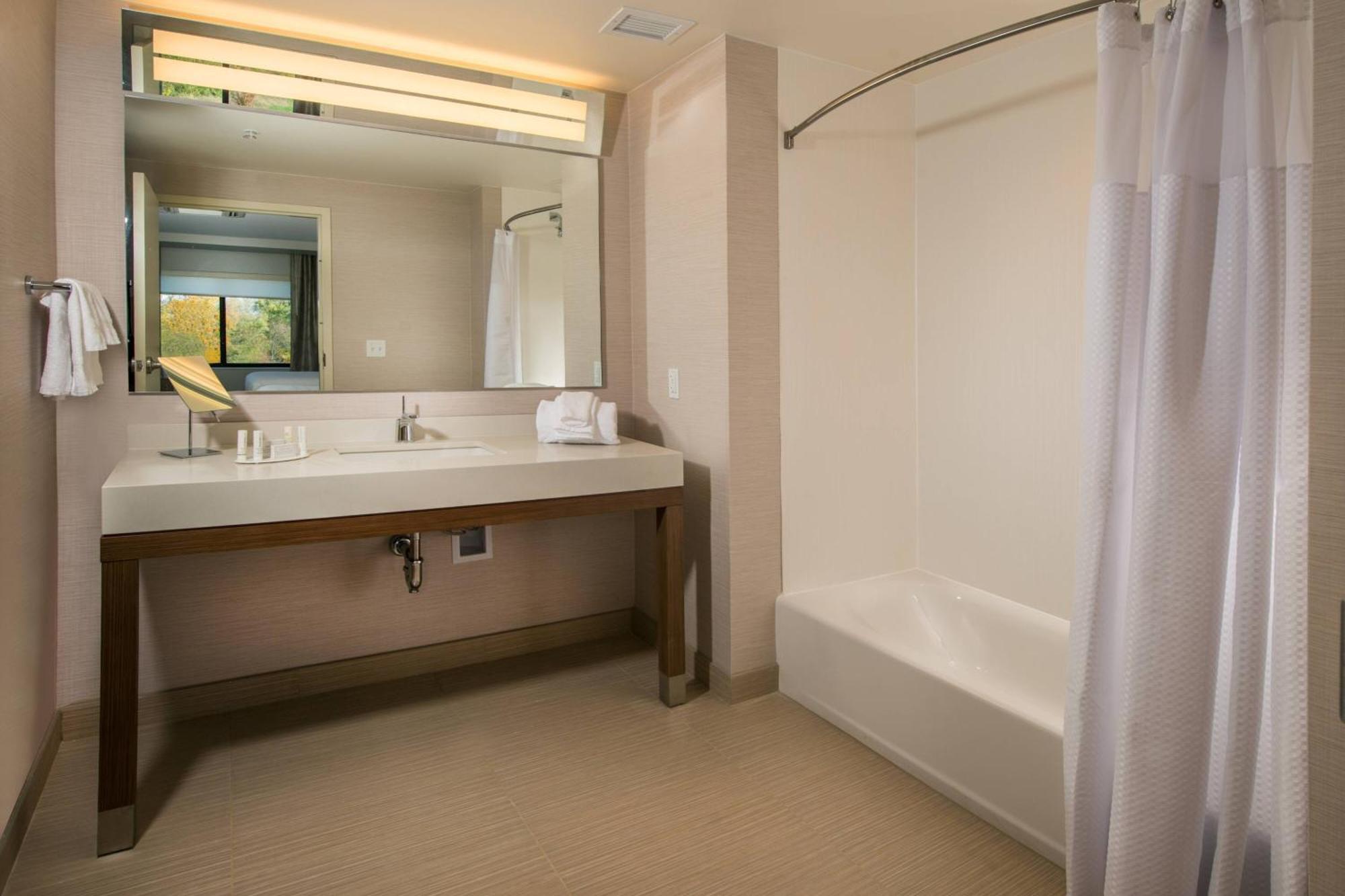 Courtyard By Marriott Shippensburg Hotel Ngoại thất bức ảnh